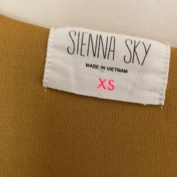 Cute dress - Picture 3 of 7